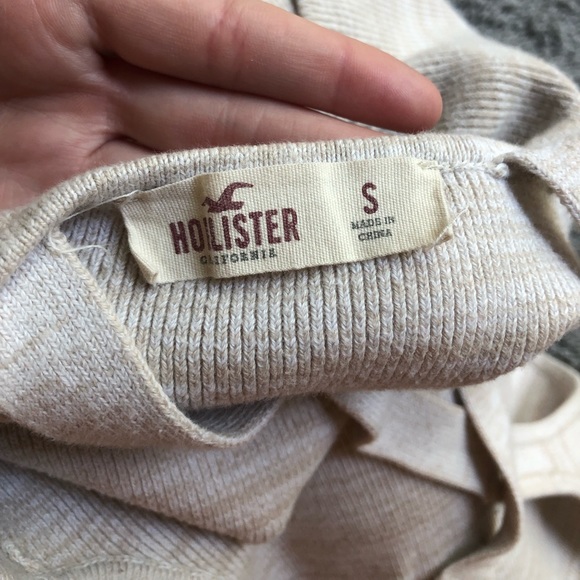 SUPER CUTE hollister crop top - Picture 3 of 3